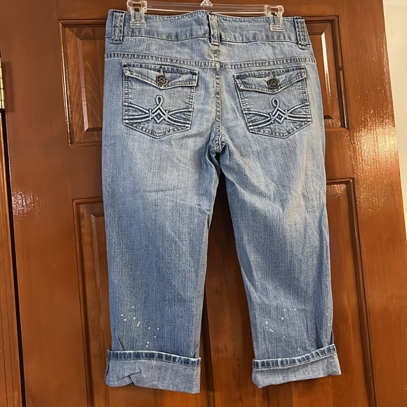 Mudd Size 7 Crop Jeans - Picture 2 of 4